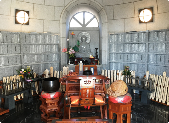 紫雲寺の永代供養の塔内部
